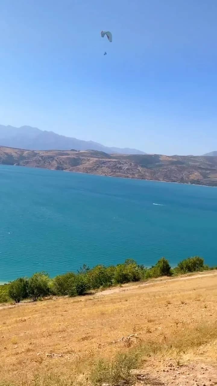 Chorvoq ustida paraplanda parvoz